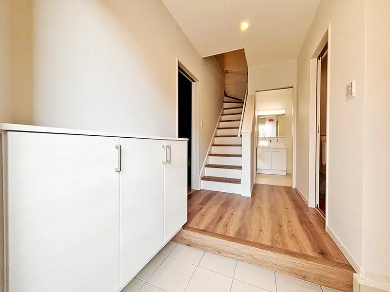 大阪市生野区舎利寺１丁目の新築一戸建ての玄関