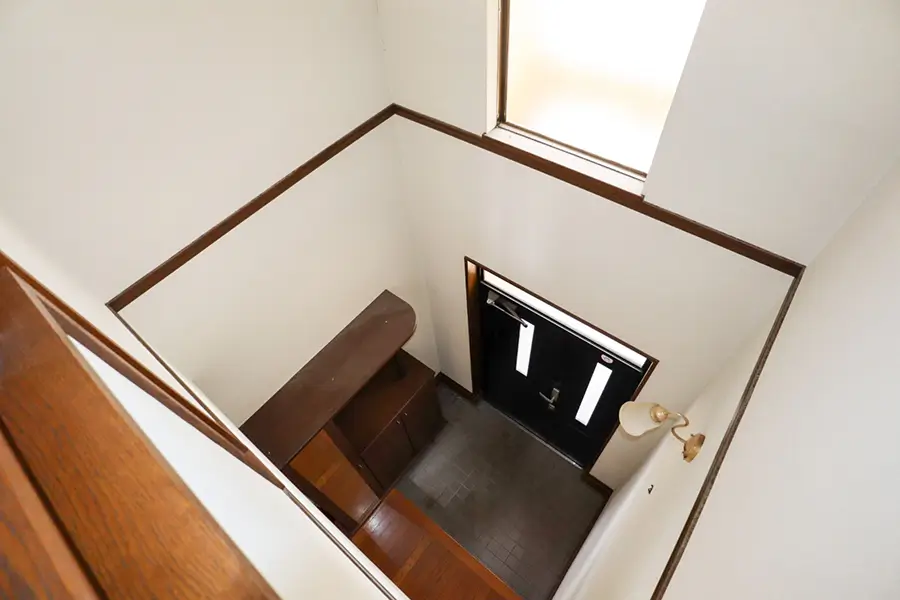 三重県名張市桔梗が丘西６番町の中古一戸建ての玄関