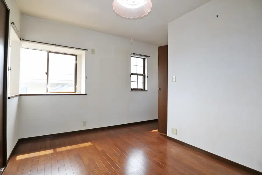 三重県名張市桔梗が丘西６番町の中古一戸建ての洋室