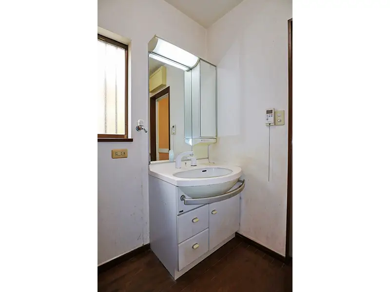 三重県名張市桔梗が丘西６番町の中古一戸建ての水回り