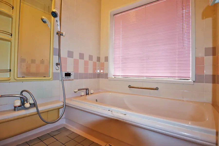 三重県名張市桔梗が丘西６番町の中古一戸建ての水回り