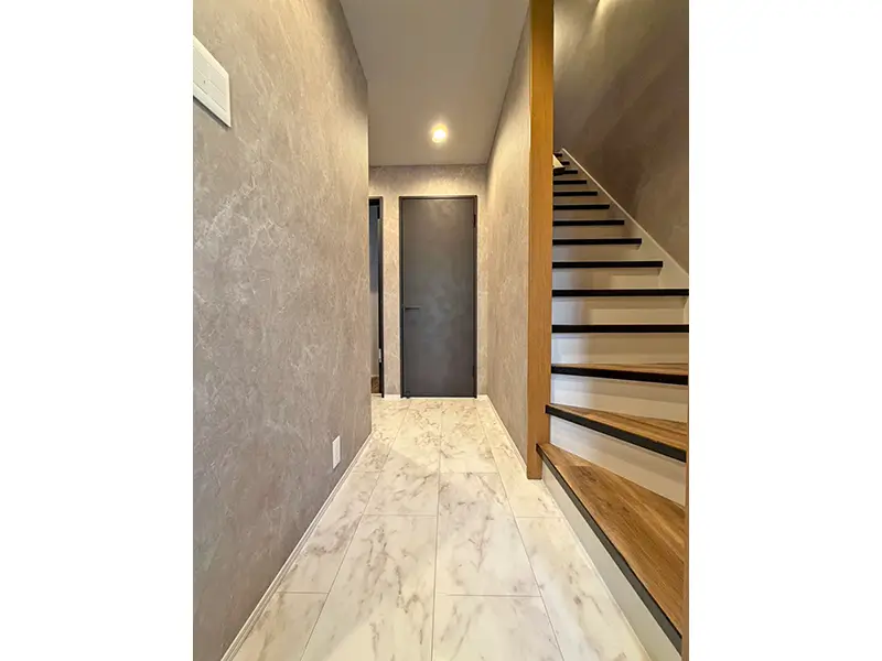 寝屋川市池田本町の中古一戸建ての廊下