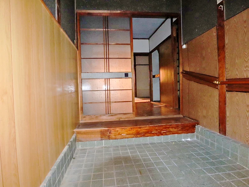 大阪府守口市佐太中町4丁目 高利回り投資向け中古戸建（3DK）の玄関