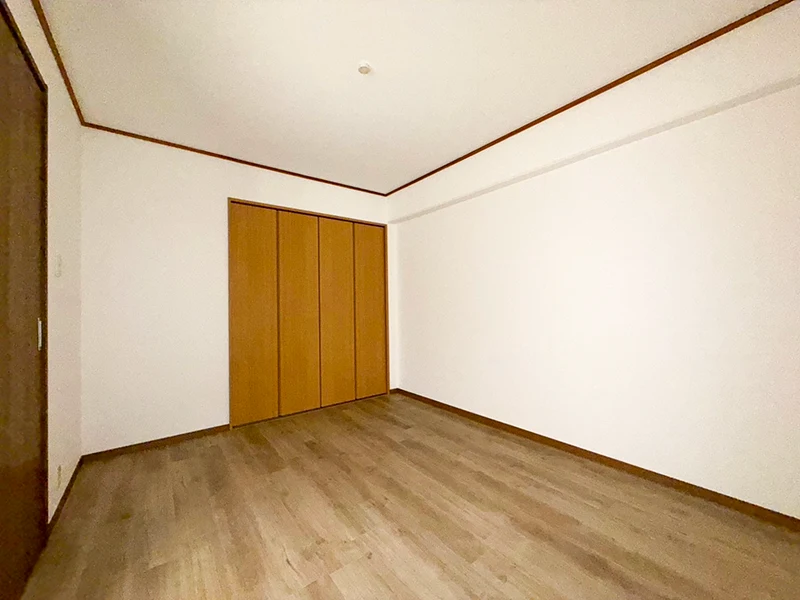 南海狭山コーポ2号棟411号室（3LDK）の洋室