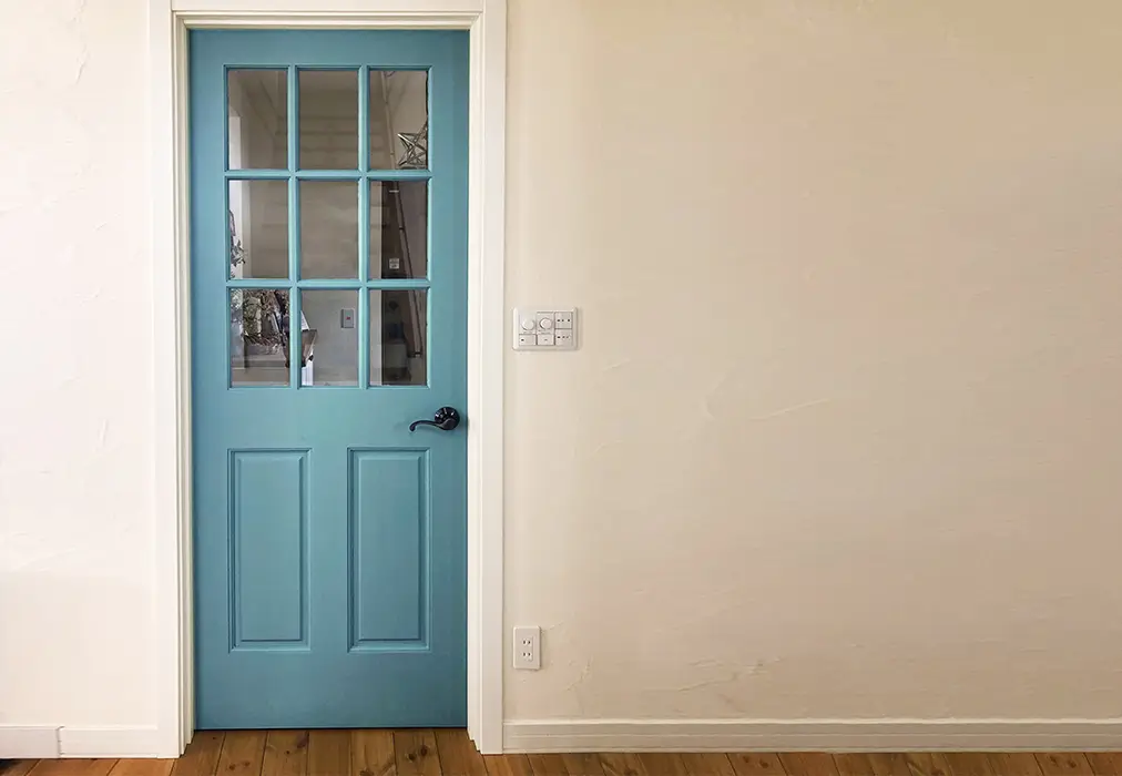 リフォームしたドアの写真