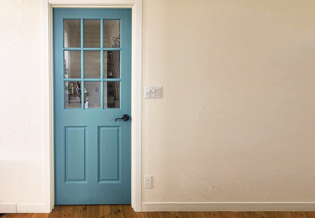 リフォームしたドアの写真