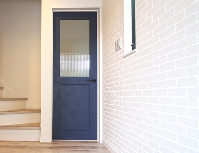 リフォームした扉の写真