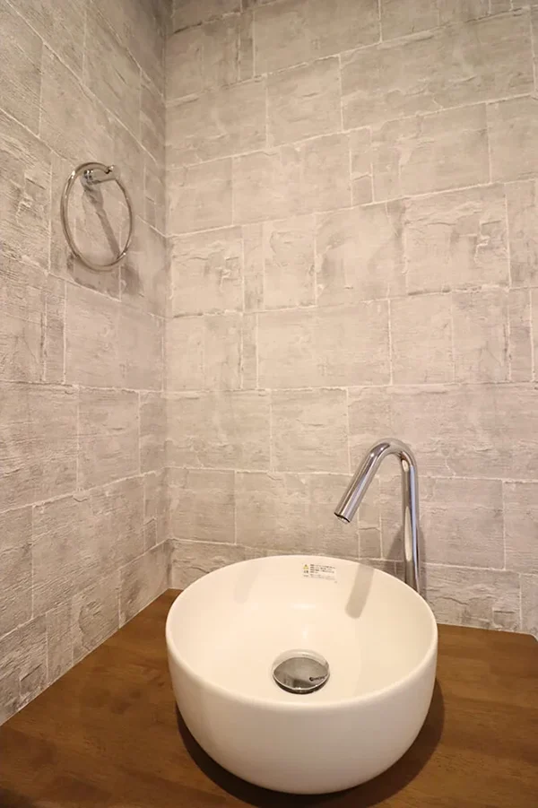 7ARC（セブンアーク）の施工実績｜大阪市阿倍野区に建てた注文住宅のエントランスに設置している洗面台