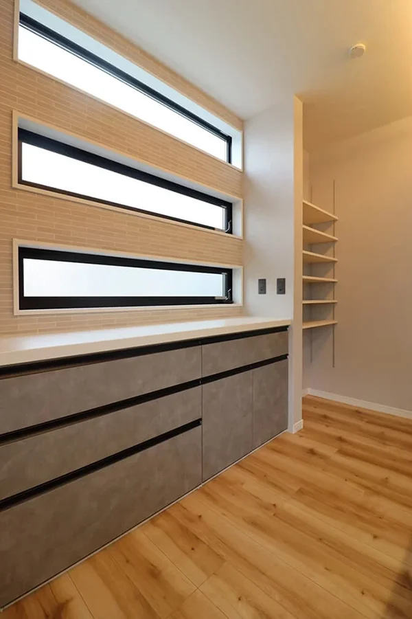 7ARC（セブンアーク）の施工実績｜大阪市阿倍野区に建てた注文住宅のキッチンに窓がある