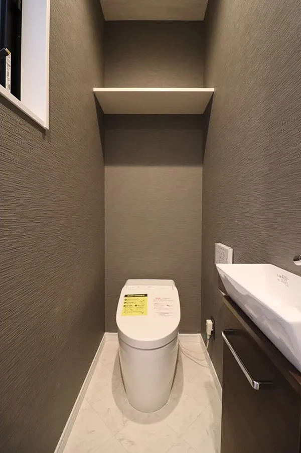 7ARC（セブンアーク）の施工実績｜大阪市阿倍野区に建てた注文住宅の落ち着いたトイレ