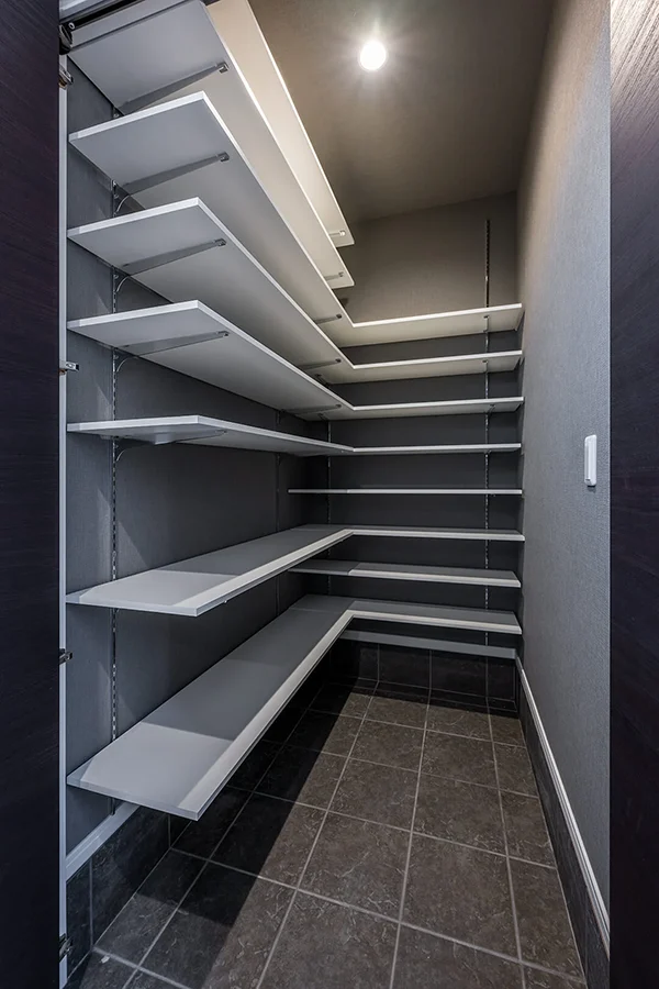 7ARC（セブンアーク）の施工実績｜堺市西区に建てた注文住宅のエントランスにあるシューズクローゼット