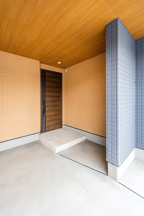 7ARC（セブンアーク）の施工実績｜大阪市港区に建てた注文住宅のお洒落な玄関ドア