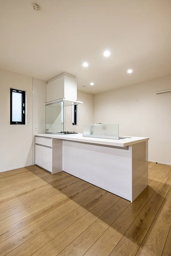 7ARC（セブンアーク）の施工実績｜大阪市港区に建てた注文住宅の広いキッチン