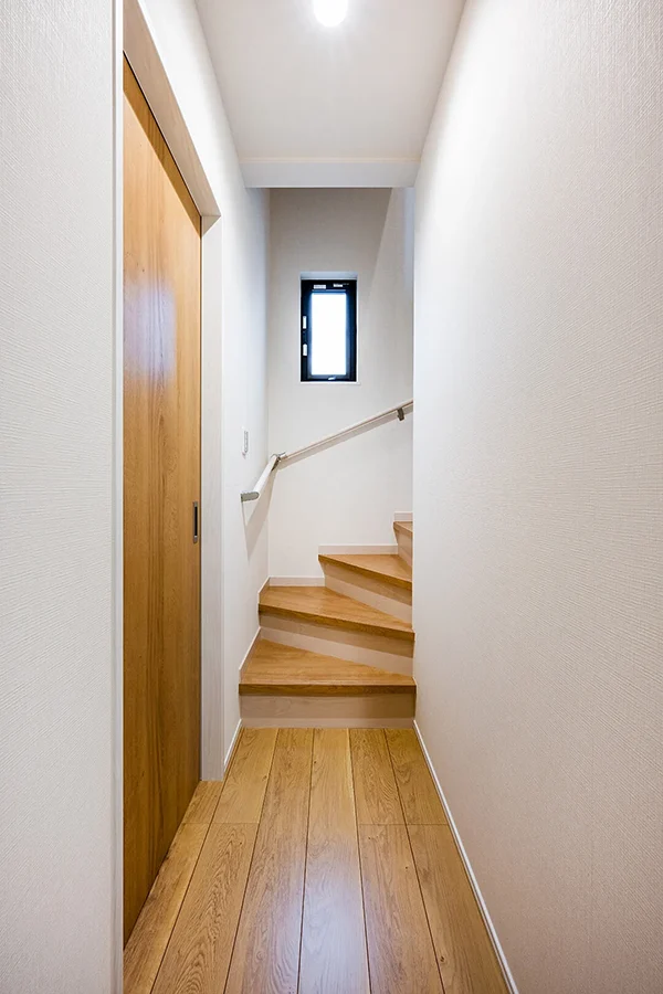 7ARC（セブンアーク）の施工実績｜大阪市港区に建てた注文住宅の階段