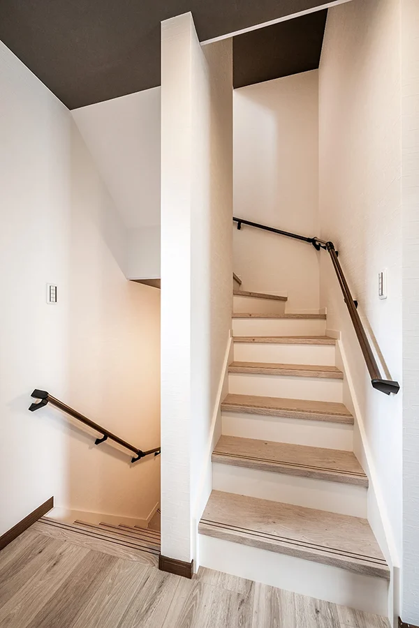 7ARC（セブンアーク）の施工実績｜東大阪市に建てた注文住宅の階段
