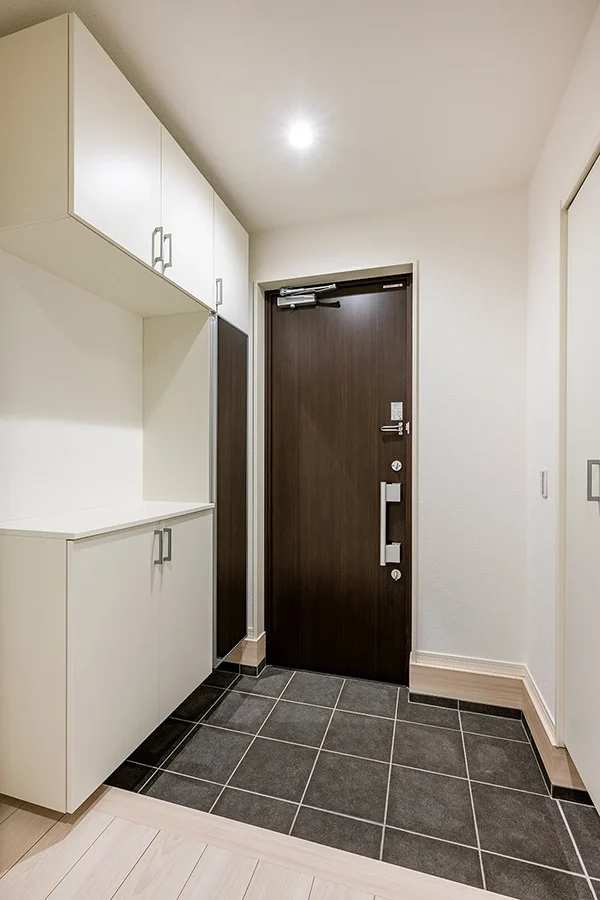 7ARC（セブンアーク）の施工実績｜大阪市此花区に建てた注文住宅のお洒落な玄関ドア