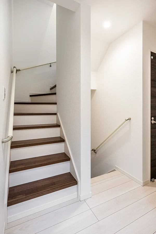 7ARC（セブンアーク）の施工実績｜大阪市此花区に建てた注文住宅の階段