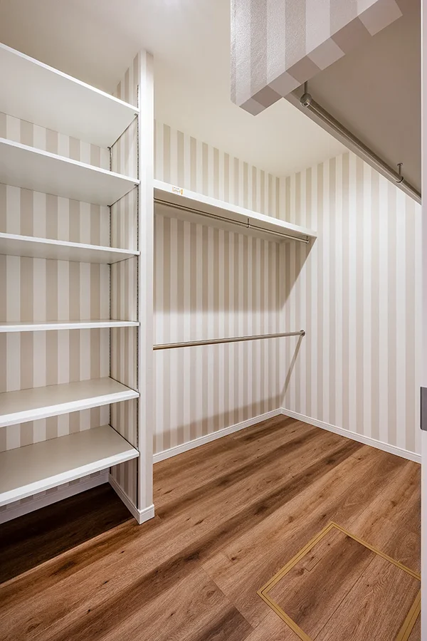 7ARC（セブンアーク）の施工実績｜大阪府豊中市に建てた注文住宅の洋室にあるウォークインクローゼット