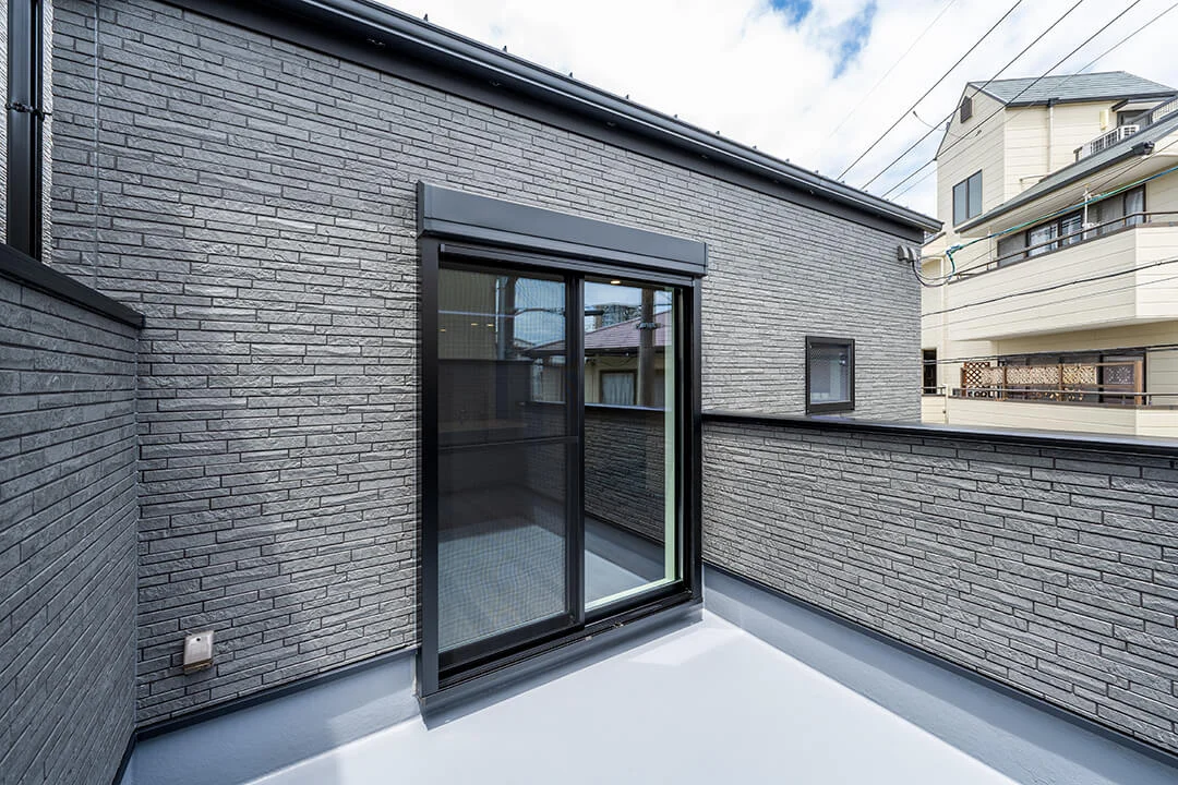 7ARC（セブンアーク）の施工実績｜大阪府豊中市に建てた注文住宅の屋上バルコニー