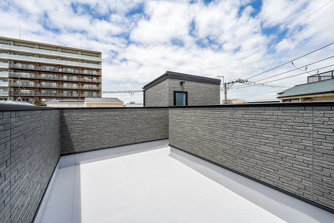 7ARC（セブンアーク）の施工実績｜大阪府豊中市に建てた注文住宅の屋上バルコニーからの眺望