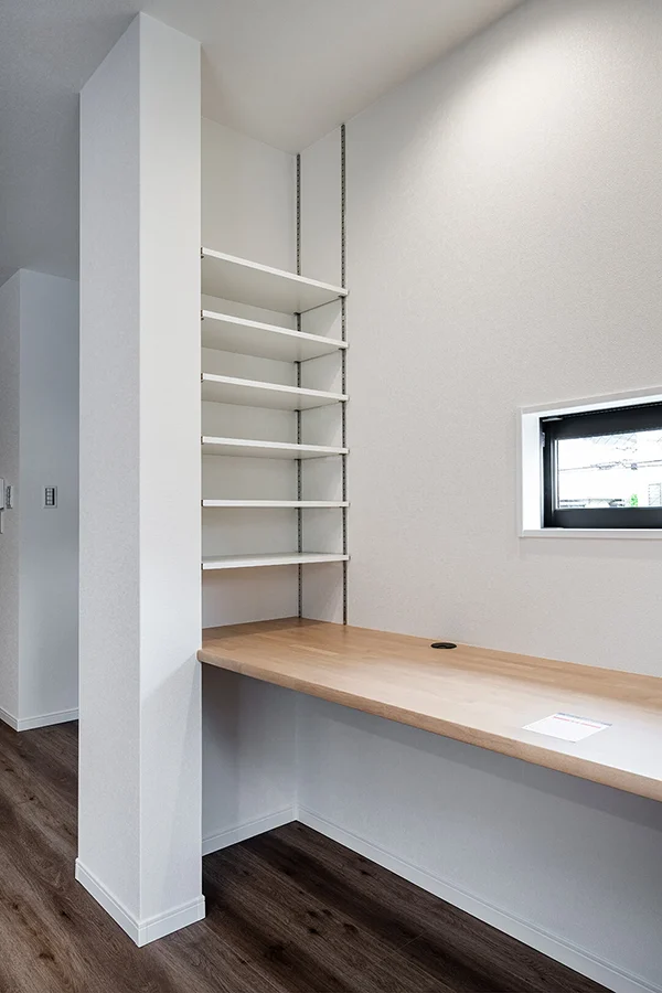 7ARC（セブンアーク）の施工実績｜大阪府豊中市に建てた注文住宅のリビングにあるワークスペース