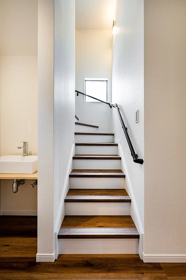7ARC（セブンアーク）の施工実績｜大阪府豊中市に建てた注文住宅の階段