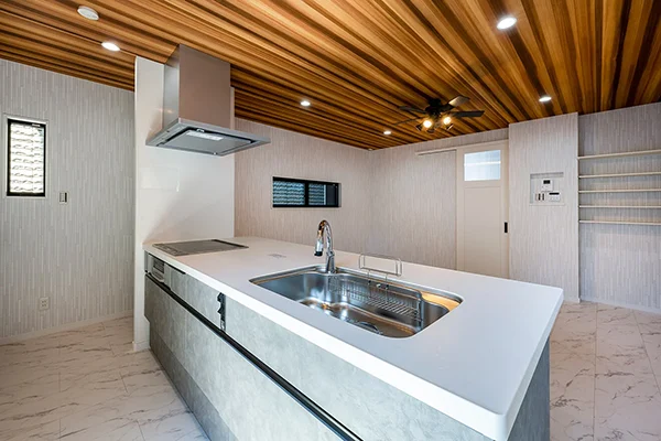 7ARC（セブンアーク）の施工実績｜大阪市西成区に建てた注文住宅のキッチン