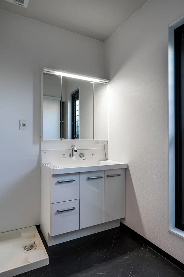 7ARC（セブンアーク）の施工実績｜大阪市西成区に建てた注文住宅の洗面室