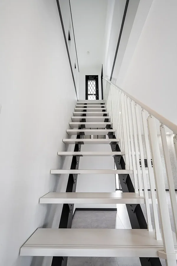 7ARC（セブンアーク）の施工実績｜京都府相楽群精華町に建てた注文住宅の階段