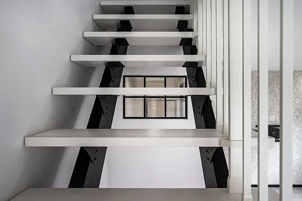 7ARC（セブンアーク）の施工実績｜京都府相楽群精華町に建てた注文住宅の階段