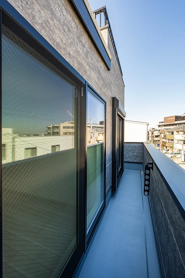 7ARC（セブンアーク）の施工実績｜大阪市此花区に建てた注文住宅のバルコニー