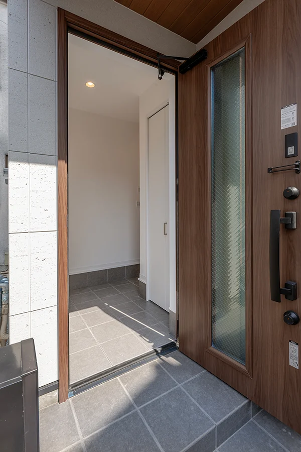 7ARC（セブンアーク）の施工実績｜東大阪市に建てた注文住宅の玄関