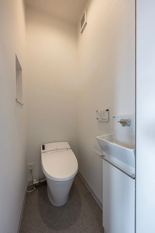 7ARC（セブンアーク）の施工実績｜東大阪市に建てた注文住宅のトイレ