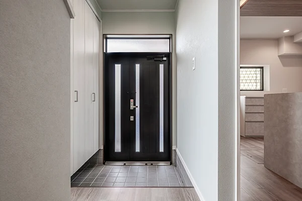 7ARC（セブンアーク）の施工実績｜大阪狭山市のリフォームした中古一戸建ての玄関