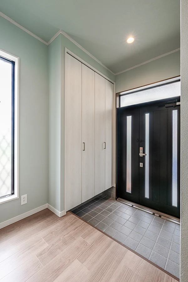 7ARC（セブンアーク）の施工実績｜大阪狭山市のリフォームした中古一戸建ての玄関