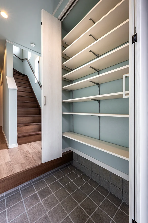 7ARC（セブンアーク）の施工実績｜大阪狭山市のリフォームした中古一戸建ての玄関