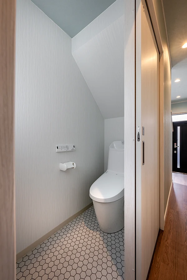 7ARC（セブンアーク）の施工実績｜大阪狭山市のリフォームした中古一戸建てのトイレ