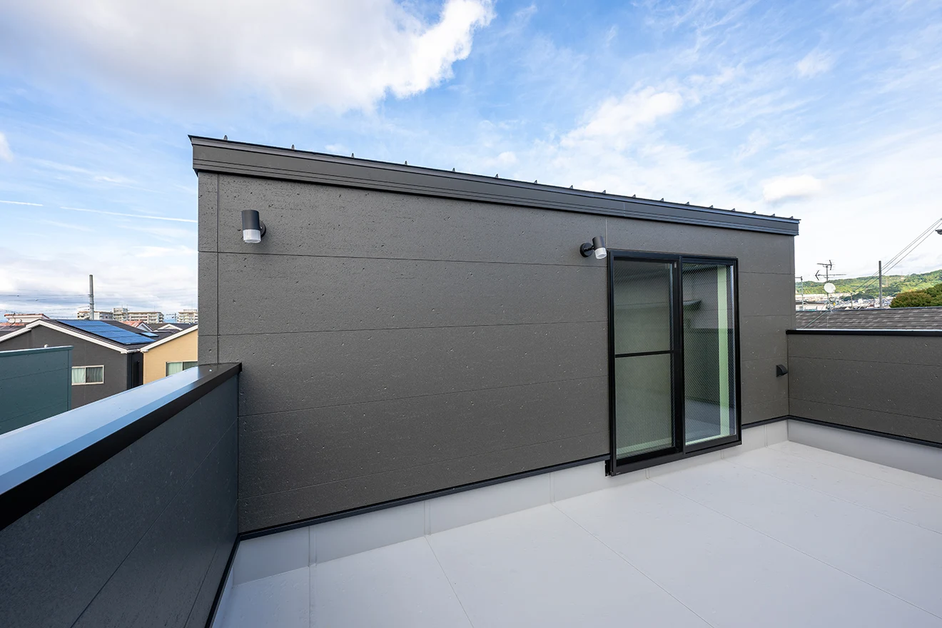 7ARC（セブンアーク）の施工実績｜大阪府寝屋川市に建てた注文住宅のバルコニー