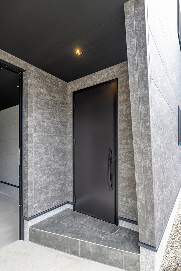 7ARC（セブンアーク）の施工実績｜大阪府寝屋川市に建てた注文住宅の玄関