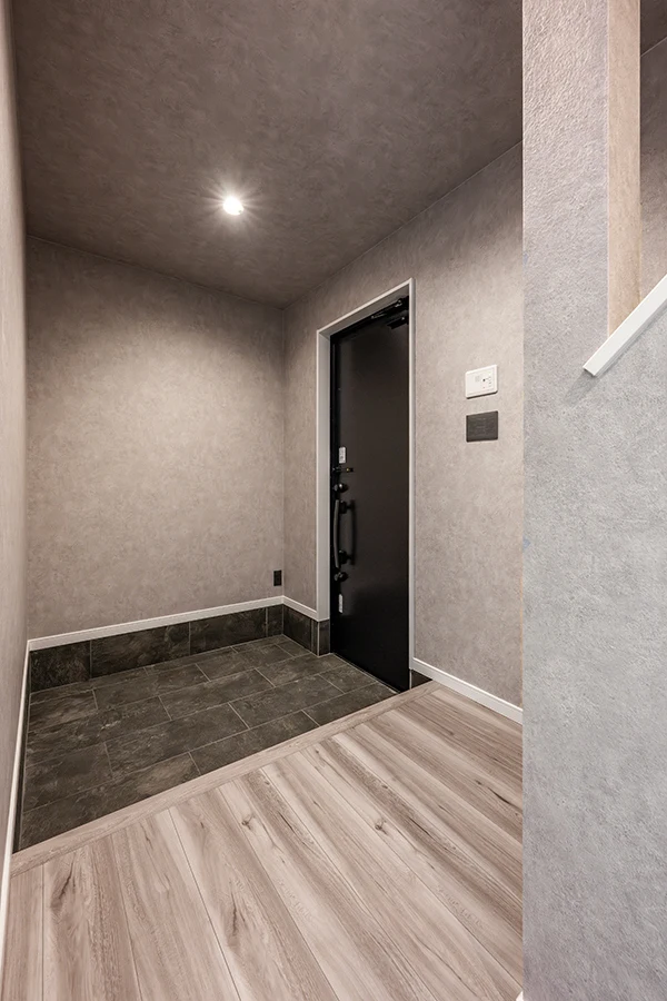 7ARC（セブンアーク）の施工実績｜大阪府寝屋川市に建てた注文住宅の玄関