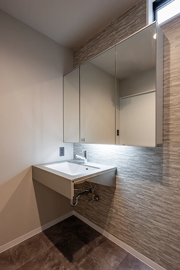 7ARC（セブンアーク）の施工実績｜大阪府寝屋川市に建てた注文住宅の洗面室