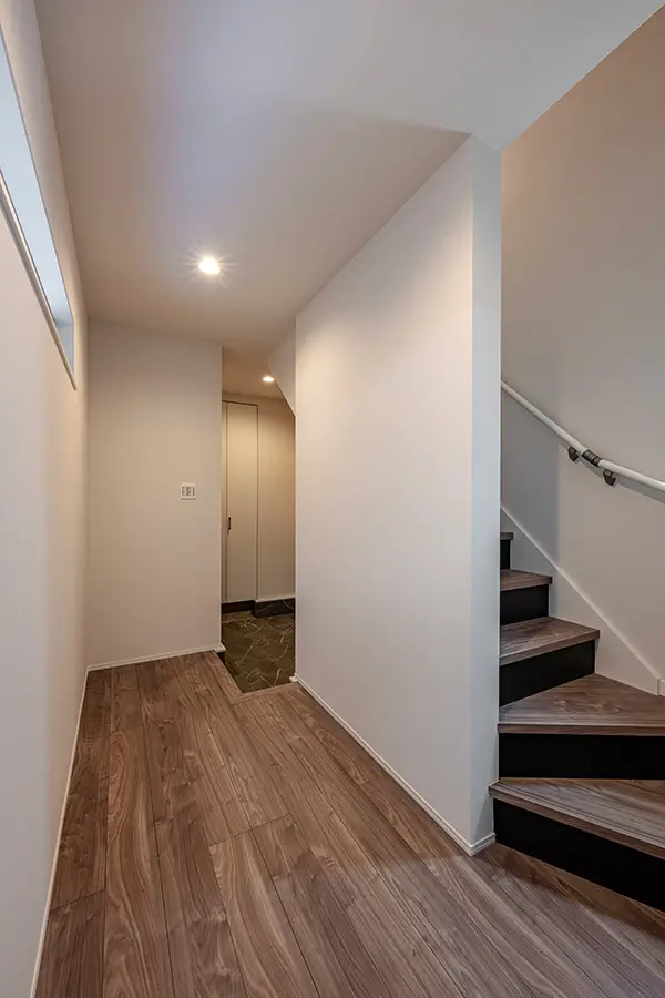 大阪市港区の新築注文住宅　廊下｜7ARC施工事例