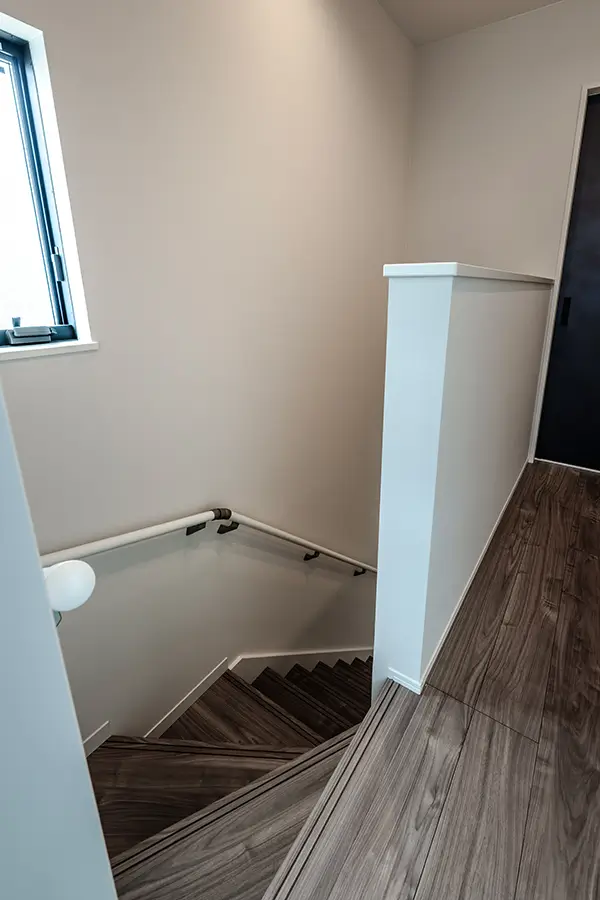 大阪市港区の新築注文住宅　廊下｜7ARC施工事例