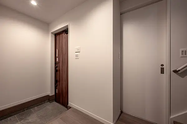 東大阪市の新築注文住宅　玄関｜7ARC施工事例